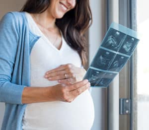 Pregnant woman looking at ultrasound images